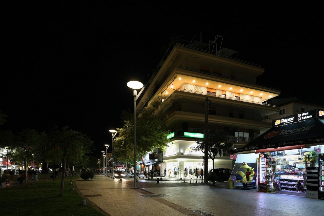 Spacious View Of Central Square カラマタ エクステリア 写真